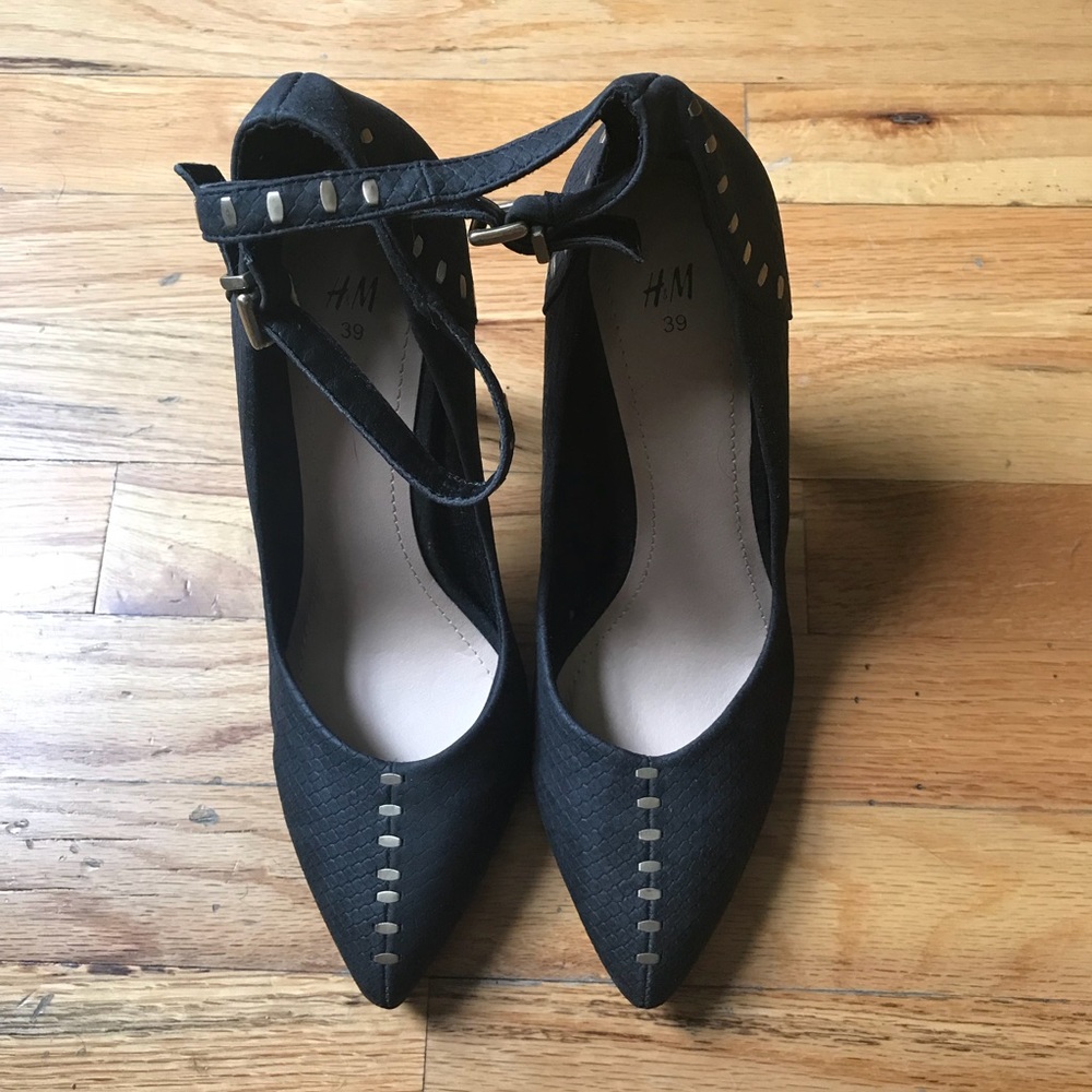 H&M dark grey pumps